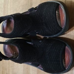 Women's  Bzees Dream sandals in black 9M